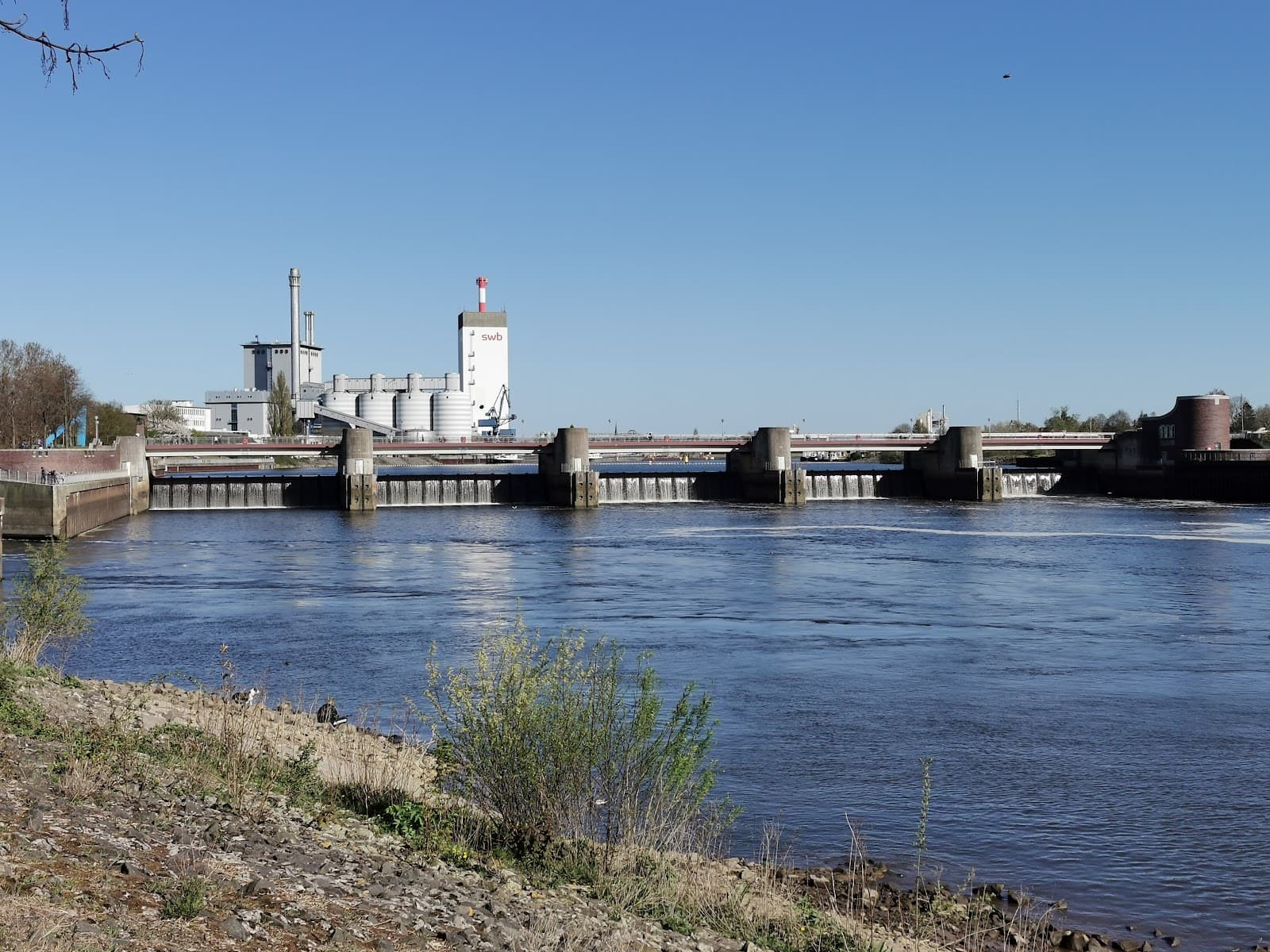 Neue Weserwehr and Fish Ladder - Image 1