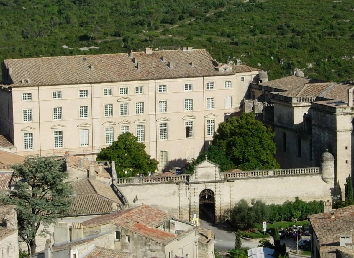 Uzès and St Quentin Pottery