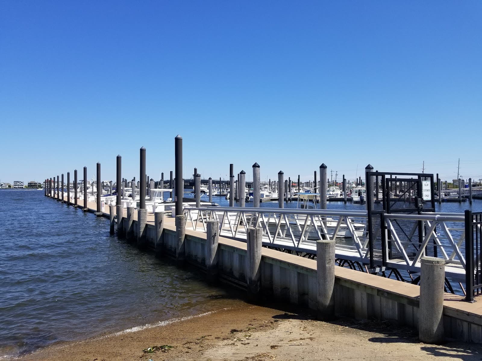 Traders Cove Marina & Park - Image 1