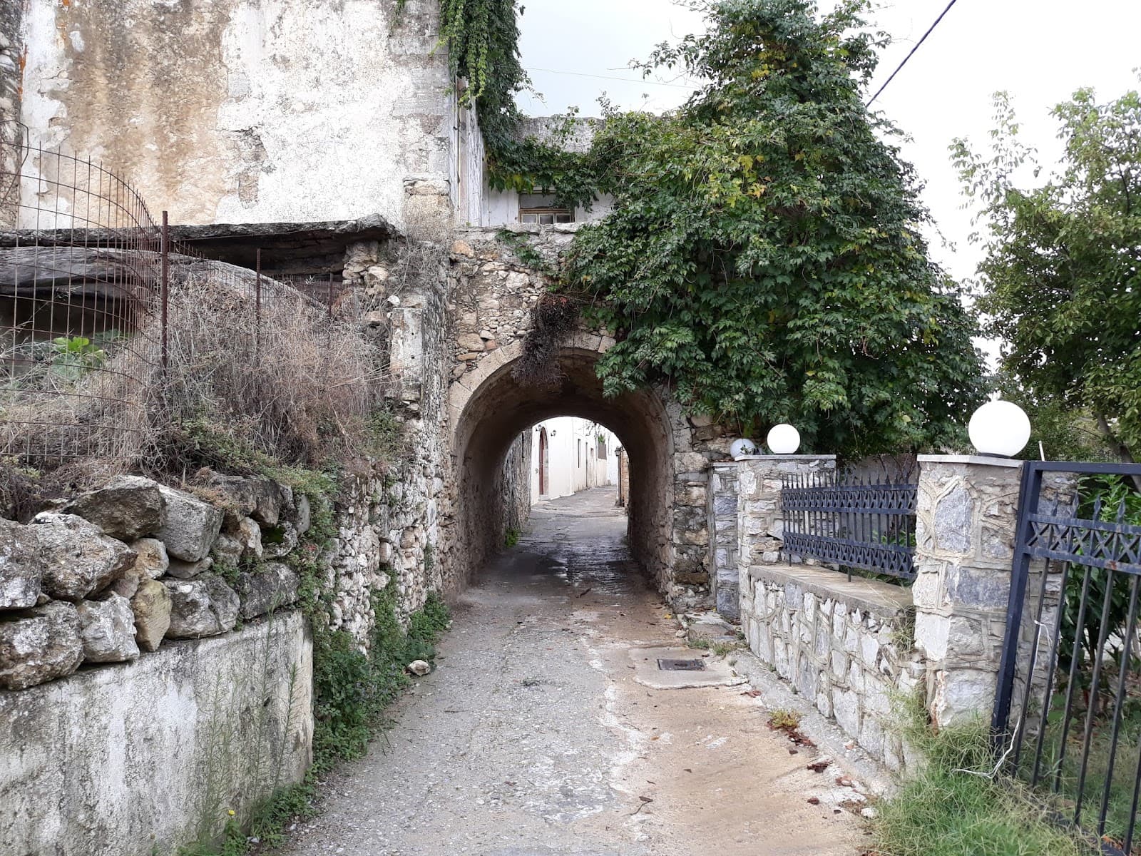 Chromonastiri Village - Image 1