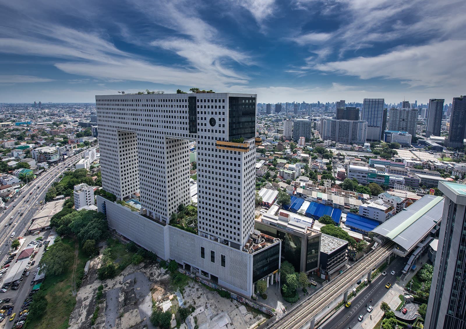 Elephant Tower (Chang Building) Bangkok - Image 1