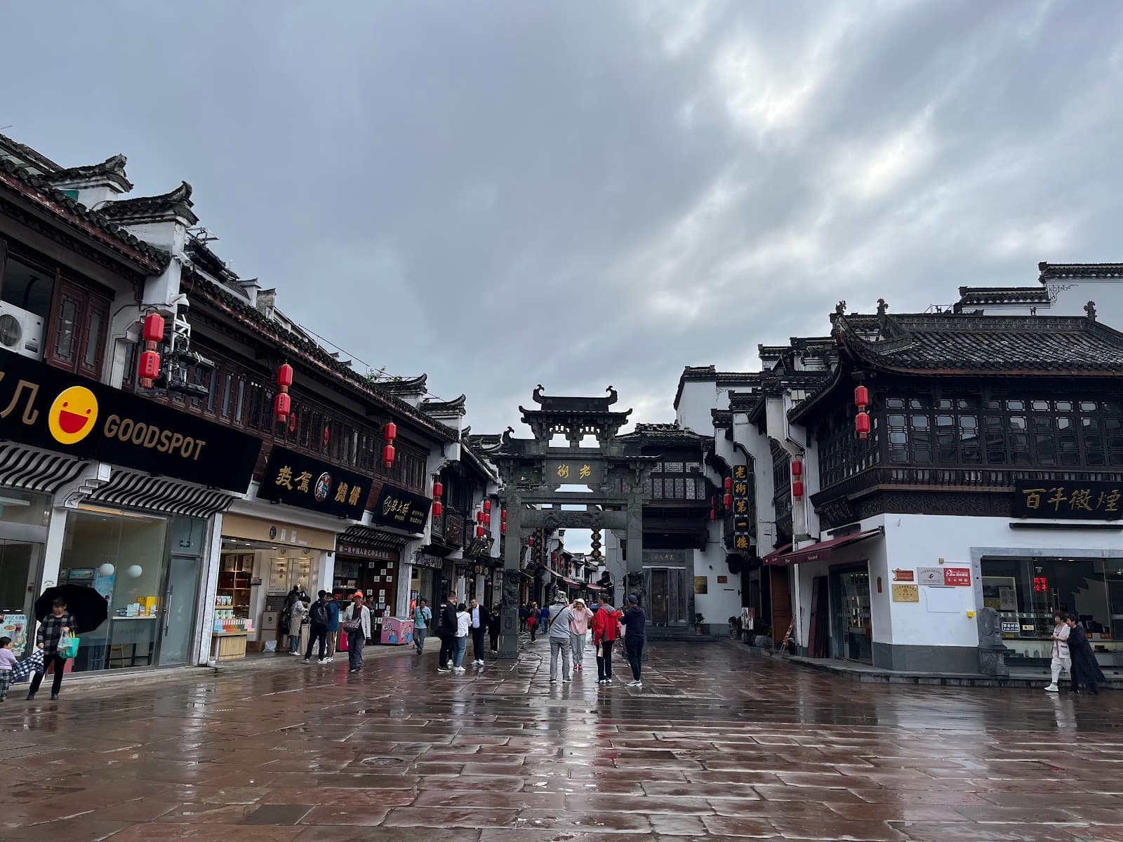 Tunxi Ancient Street Huangshan - Image 1