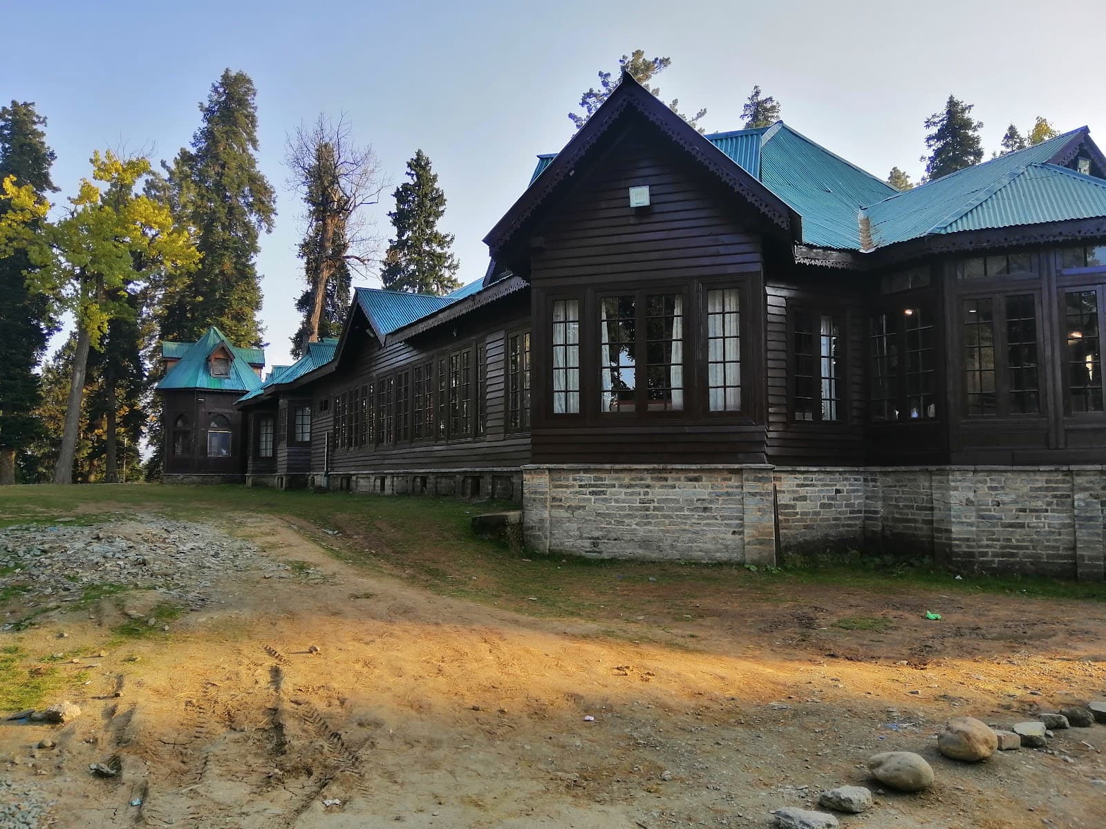 Maharaja's Palace Gulmarg - Image 1
