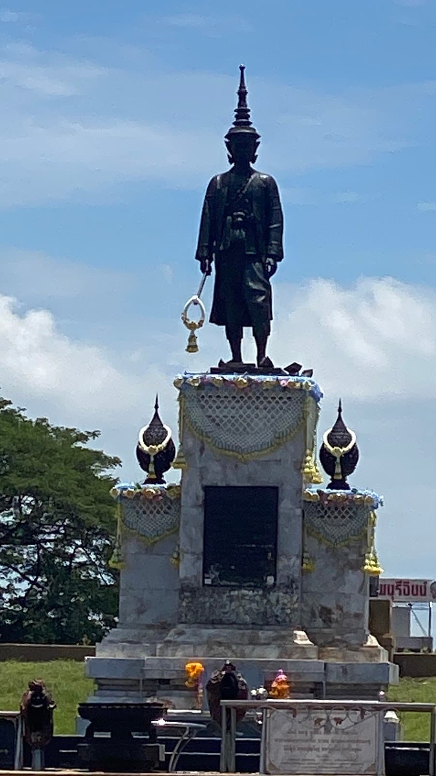 King Narai Monument - Image 1