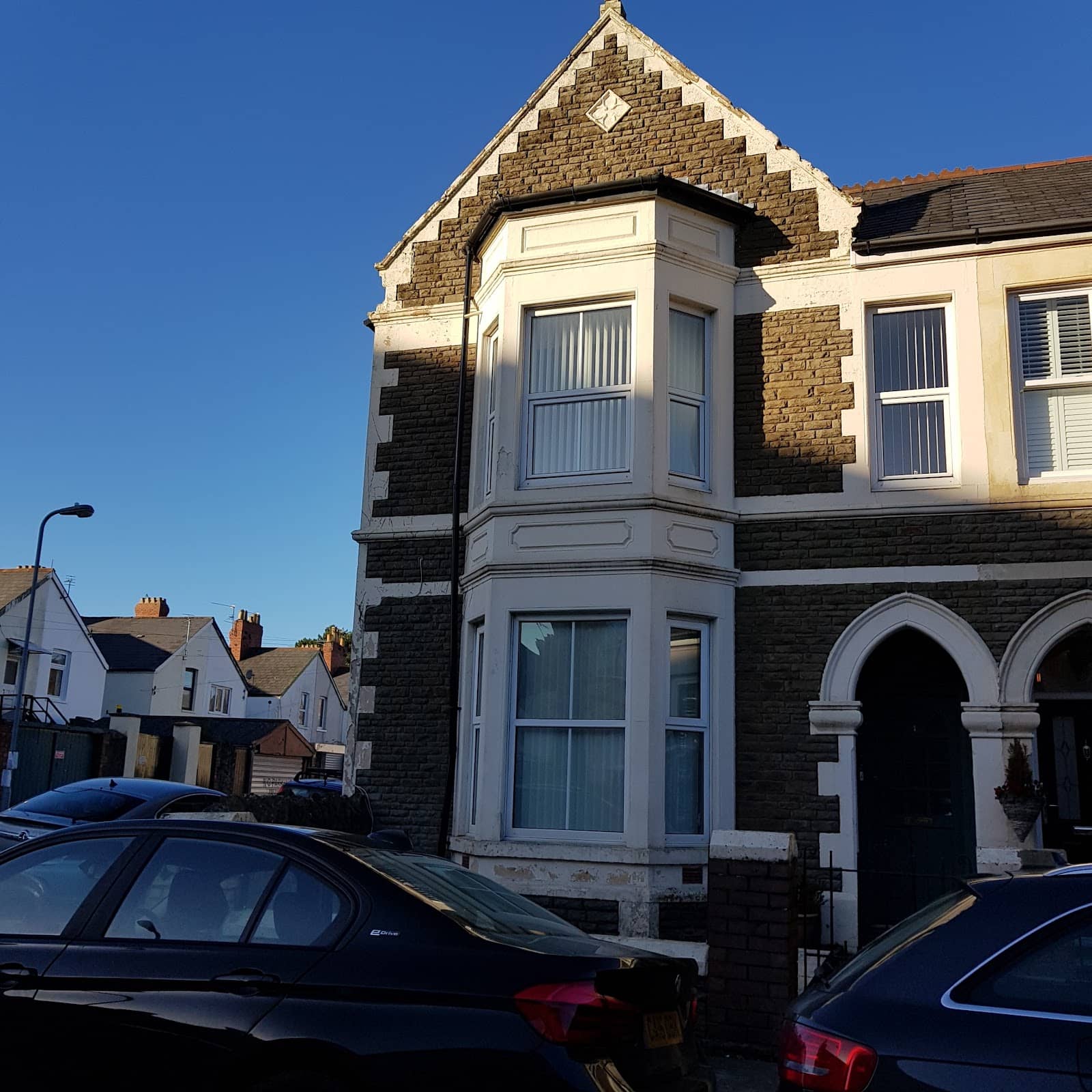 Local Cafes & Eateries