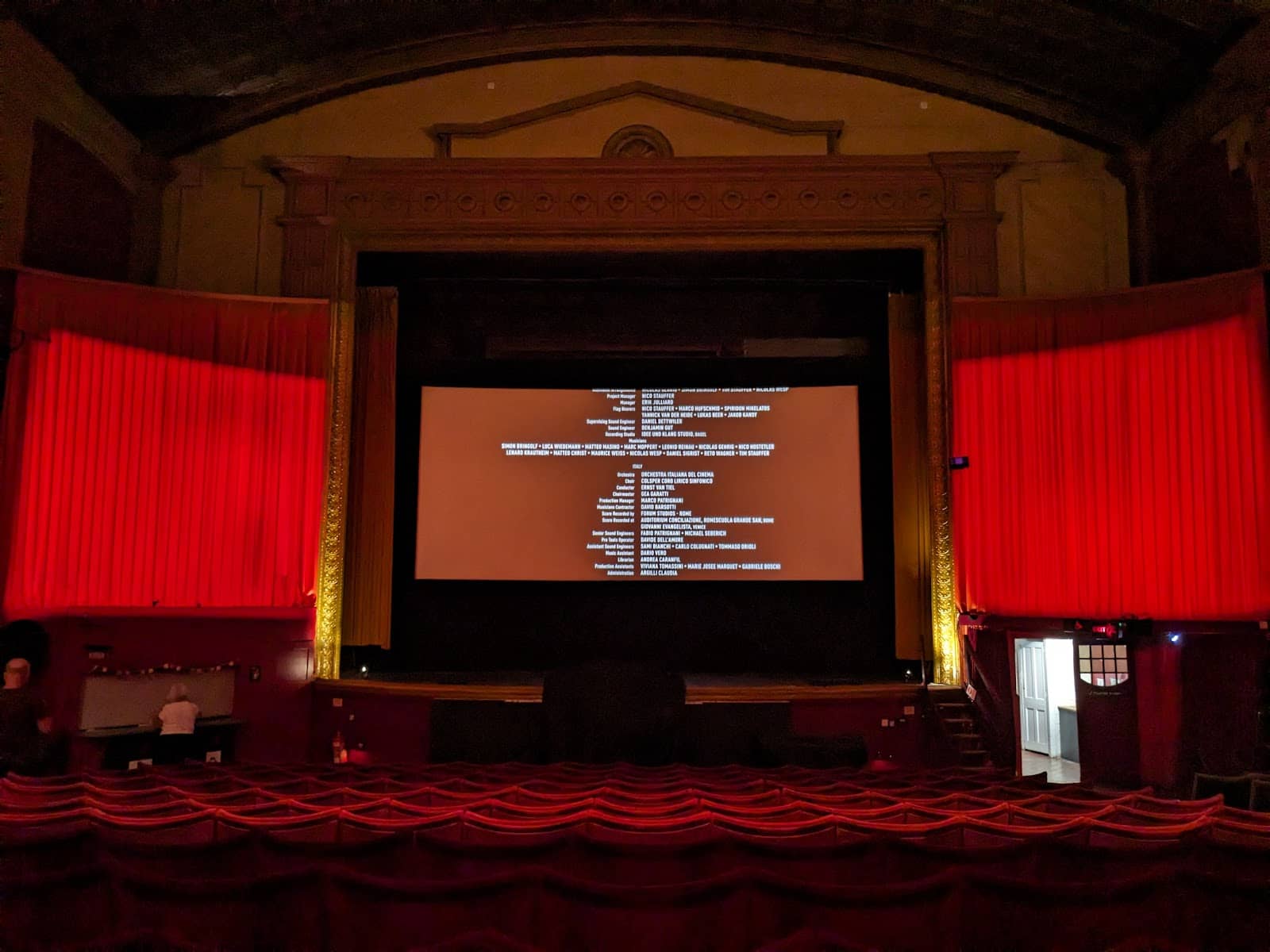 On-site Cafes & Bars