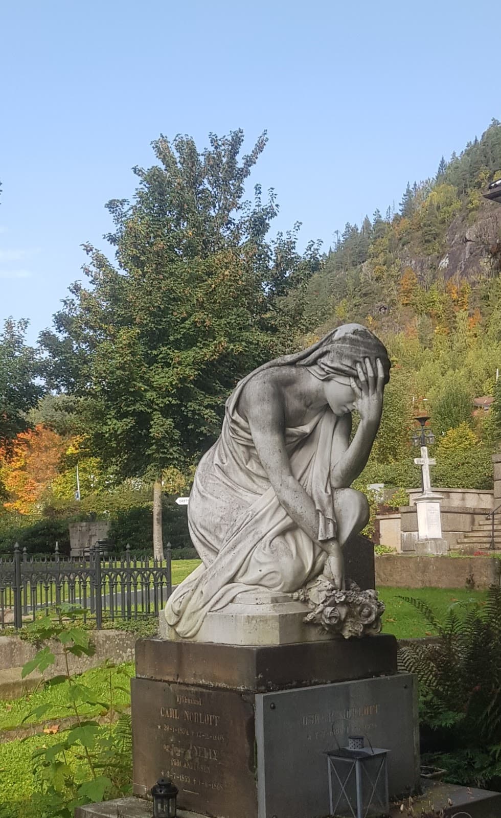 Bragernes Cemetery - Image 1