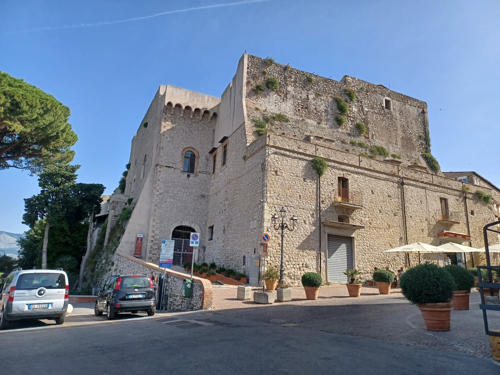 Castello Baronale di Minturno - Image 1