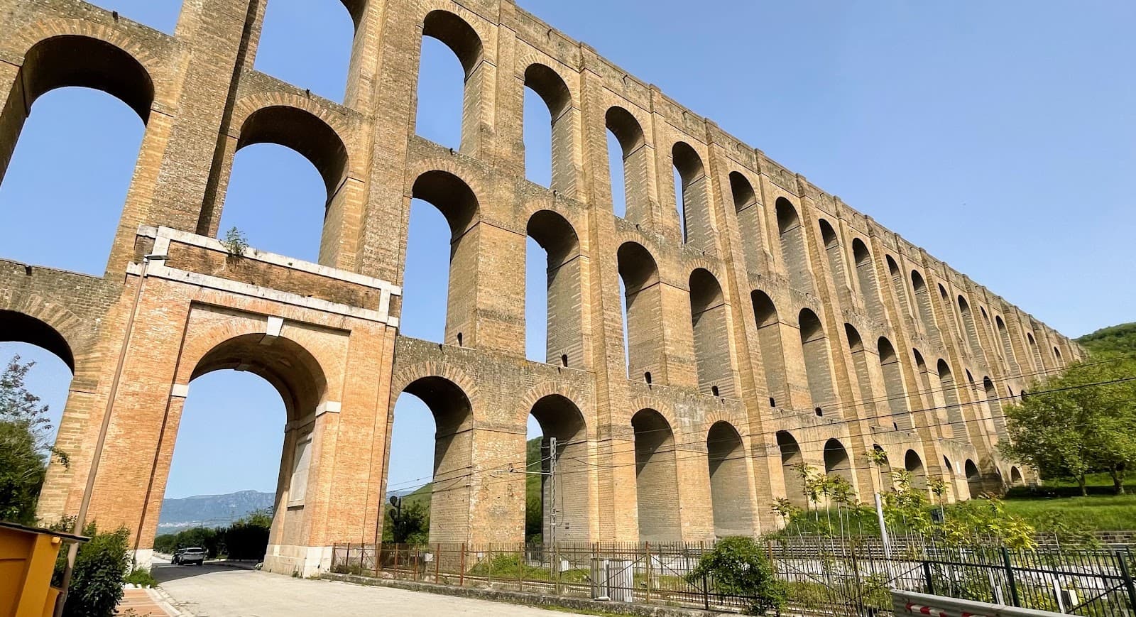 Carolino Aqueduct (Ponti della Valle) - Image 1
