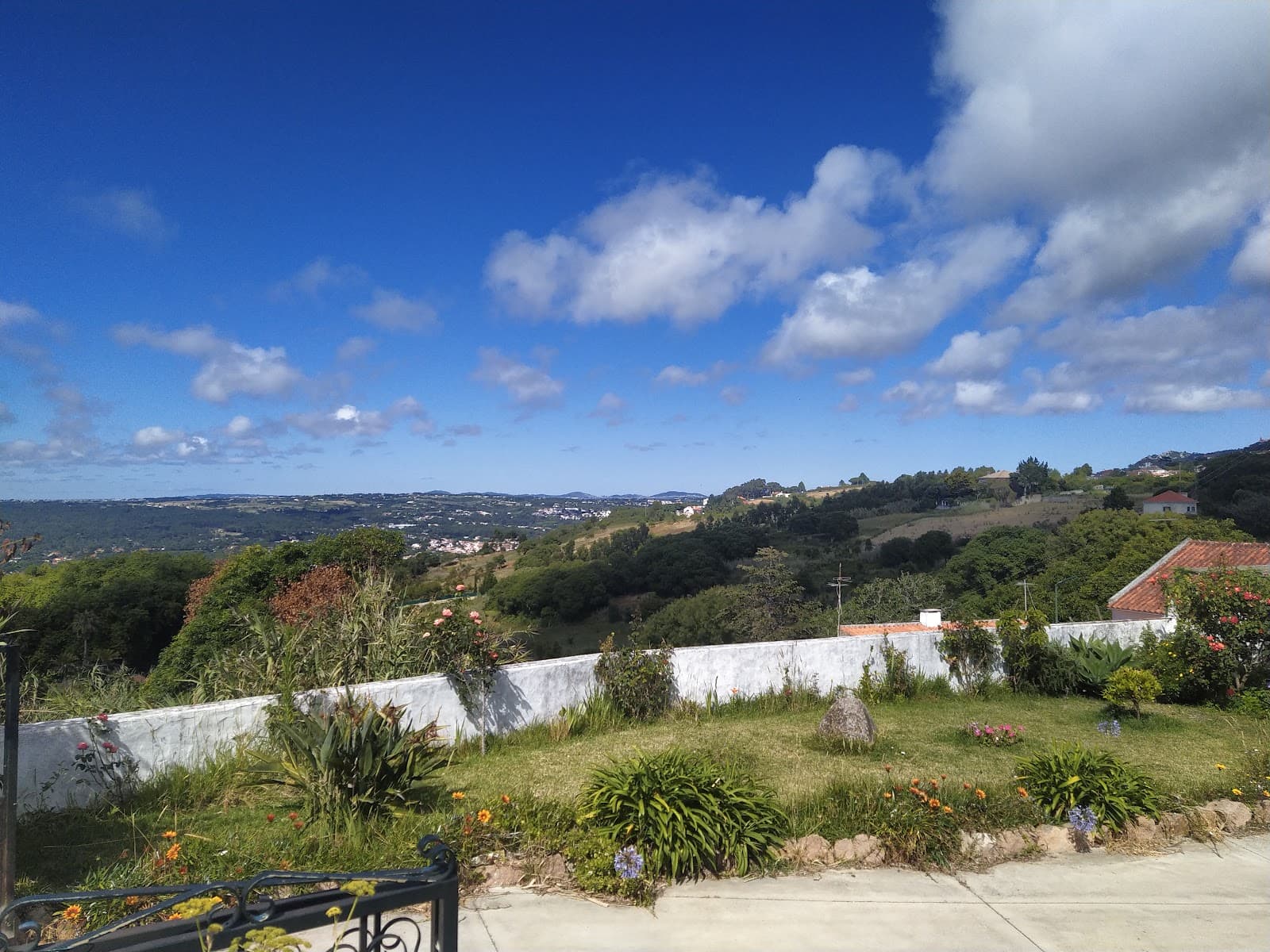 Almoçageme Village - Image 1