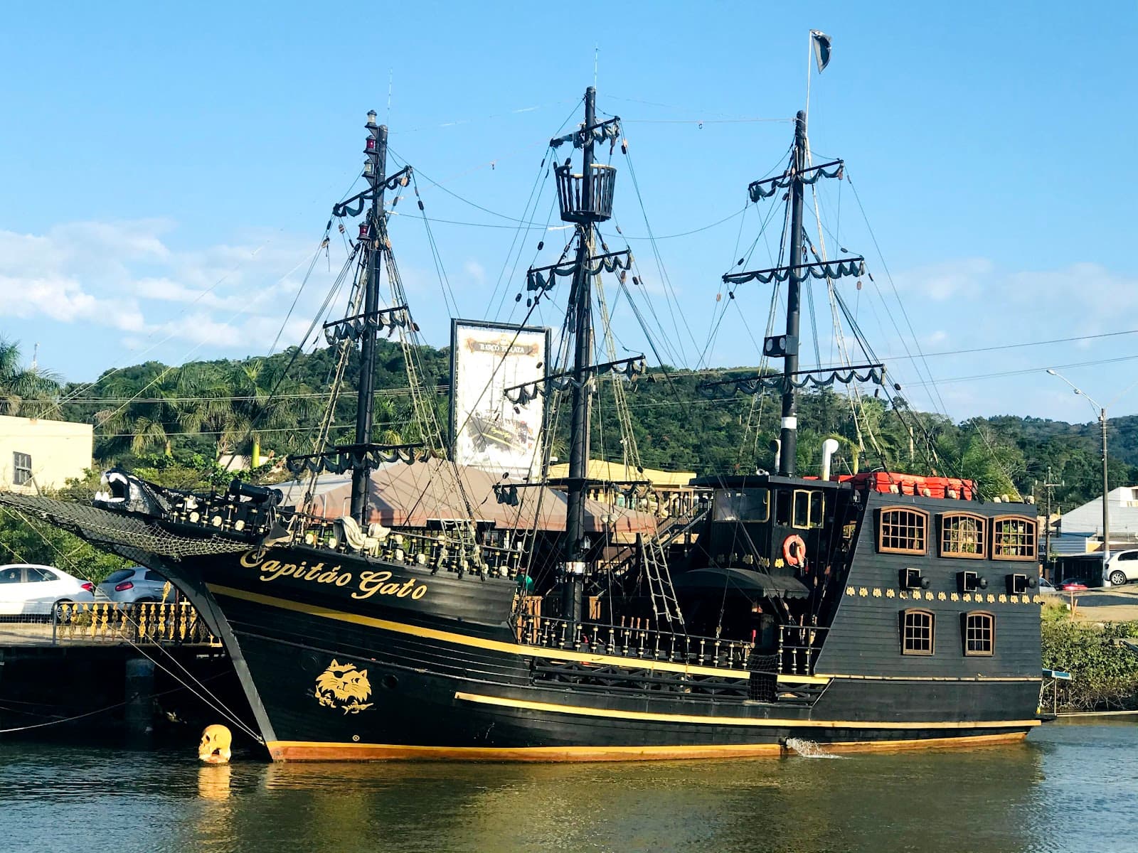 Passeio de Barco Itapocoroy - Image 1