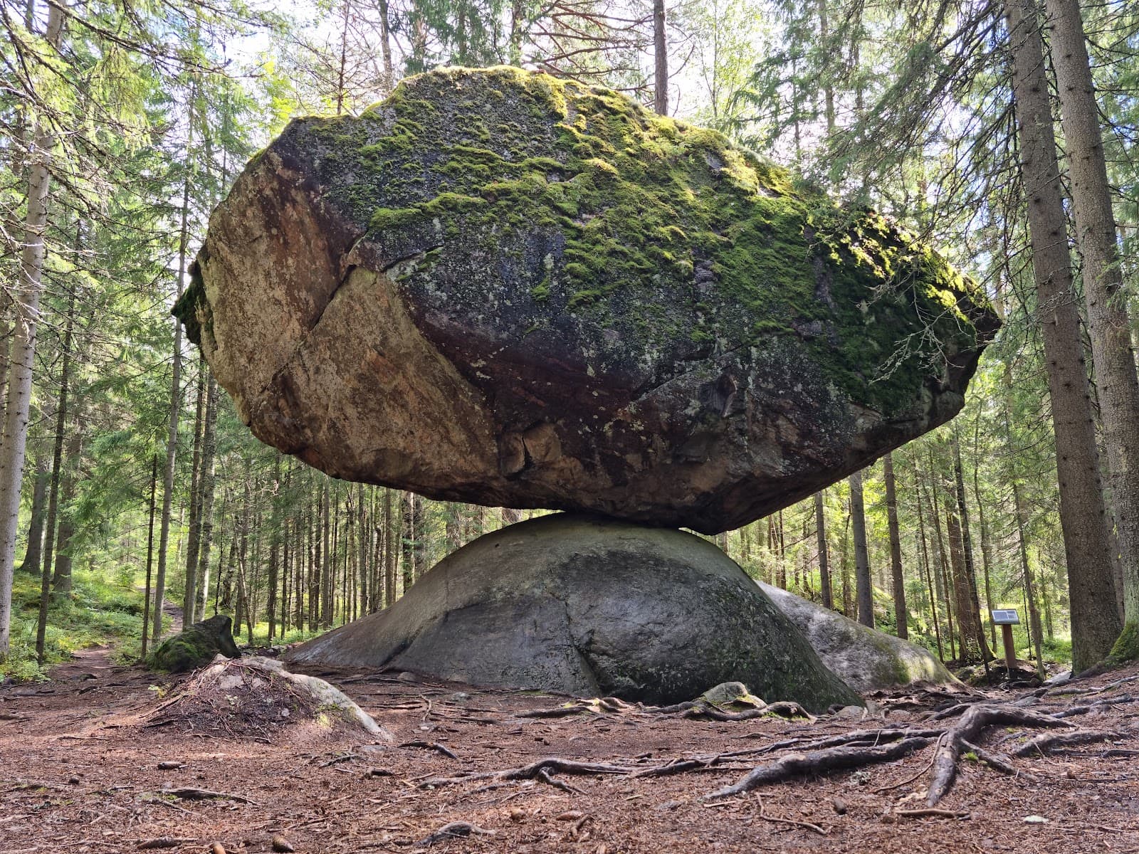 Kummakivi Balancing Rock (Ruokolahti) - Image 1
