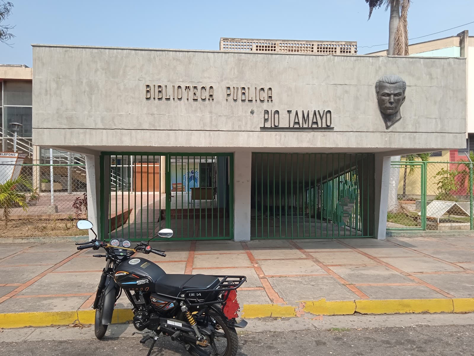 Pío Tamayo Public Library - Image 1