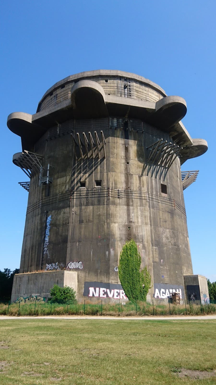 Flakturm Augarten - Image 1