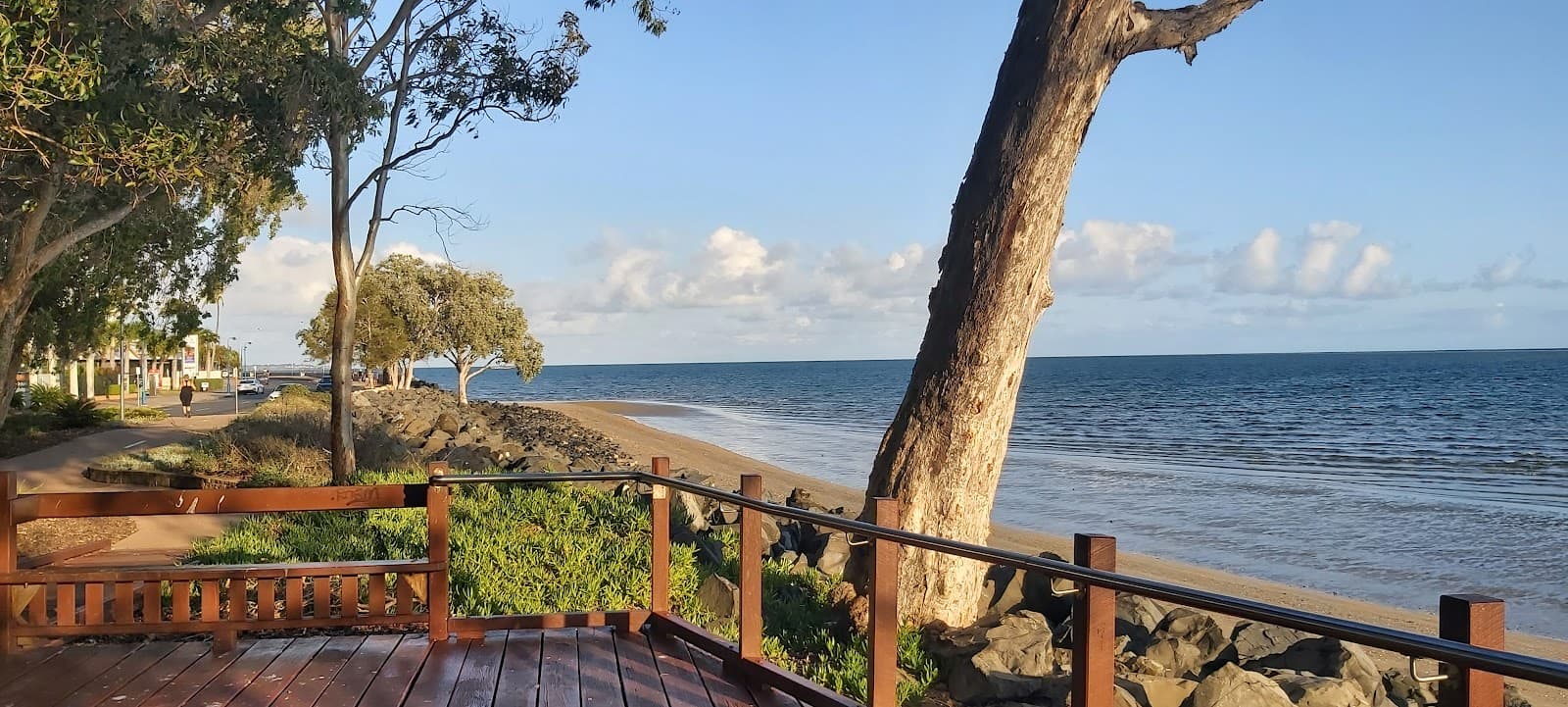 Esplanade Beach Hervey Bay - Image 1