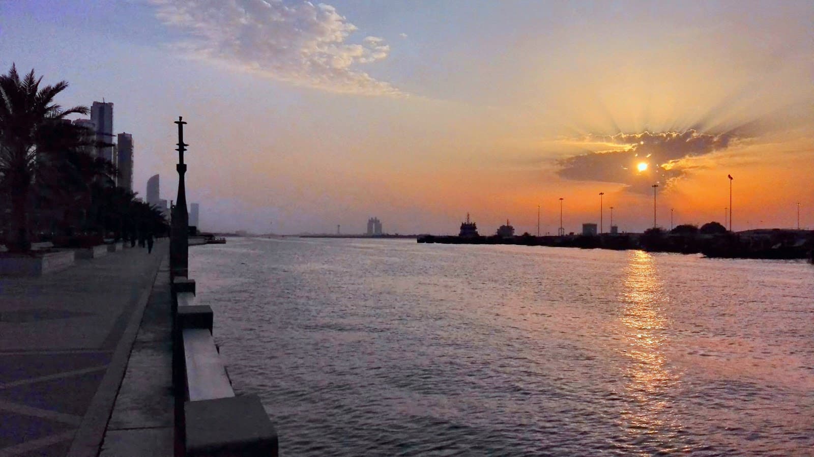 Abu Dhabi Corniche - Image 1