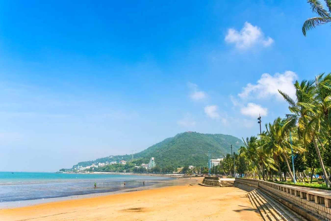 Front Beach Park & Square - Image 1