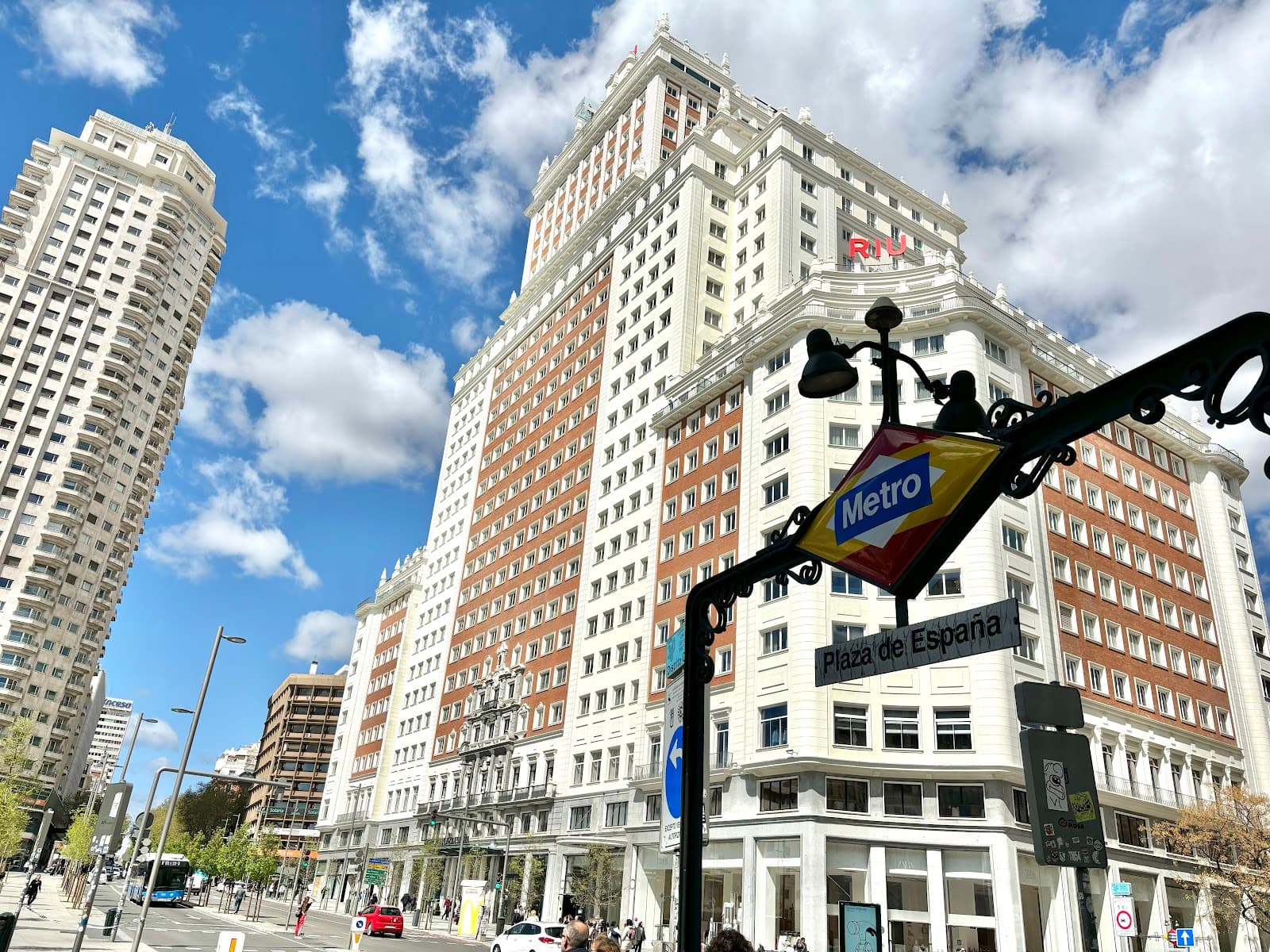 Plaza de España Metro Station - Image 1