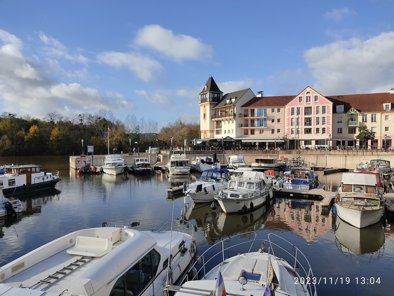 Port Cergy - Image 1