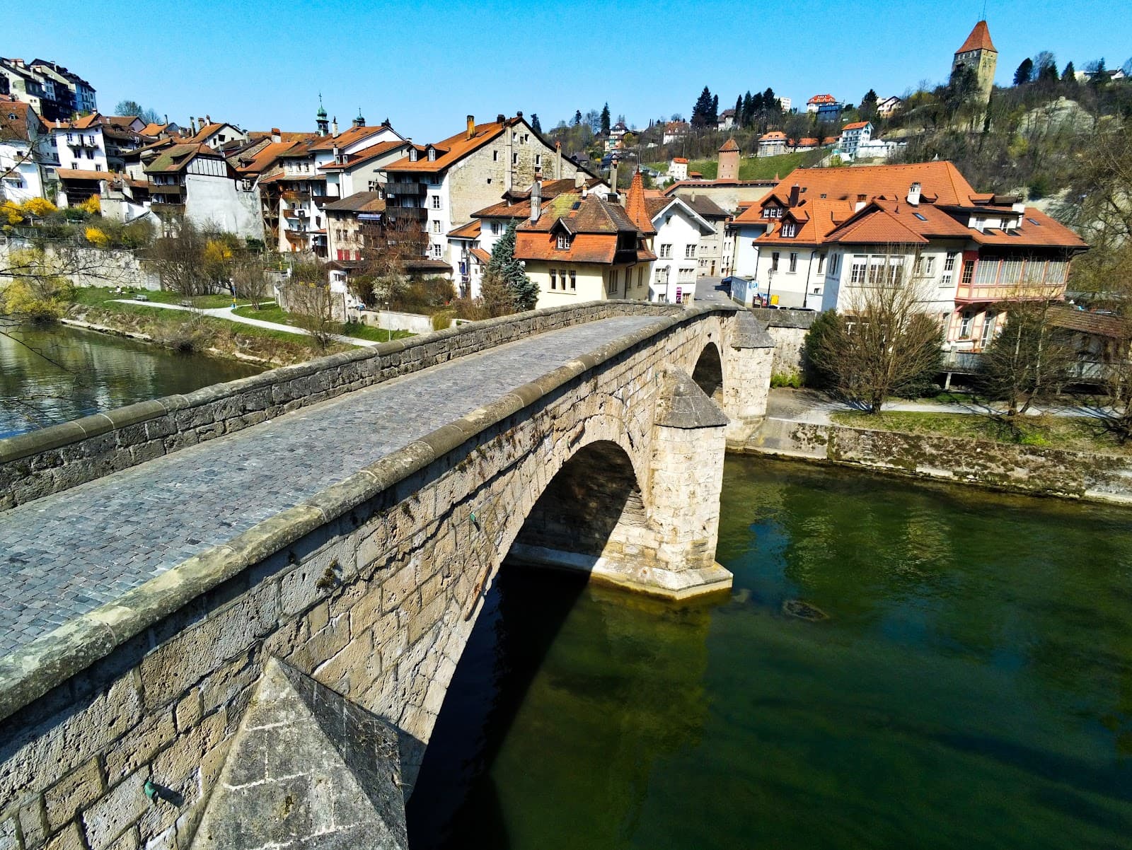 Middle Bridge (Pont du Milieu) - Image 1