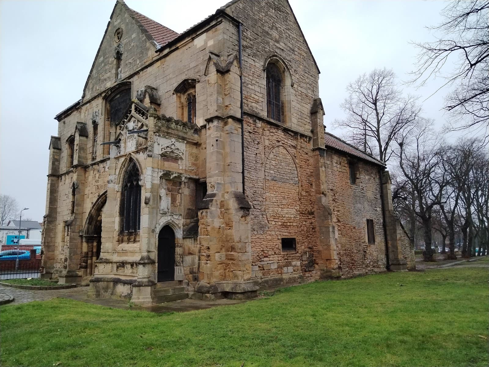 Priory Gatehouse, Worksop - Image 1