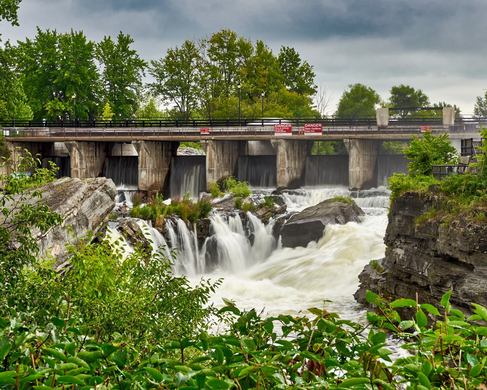 Hogs Back Falls - Image 1