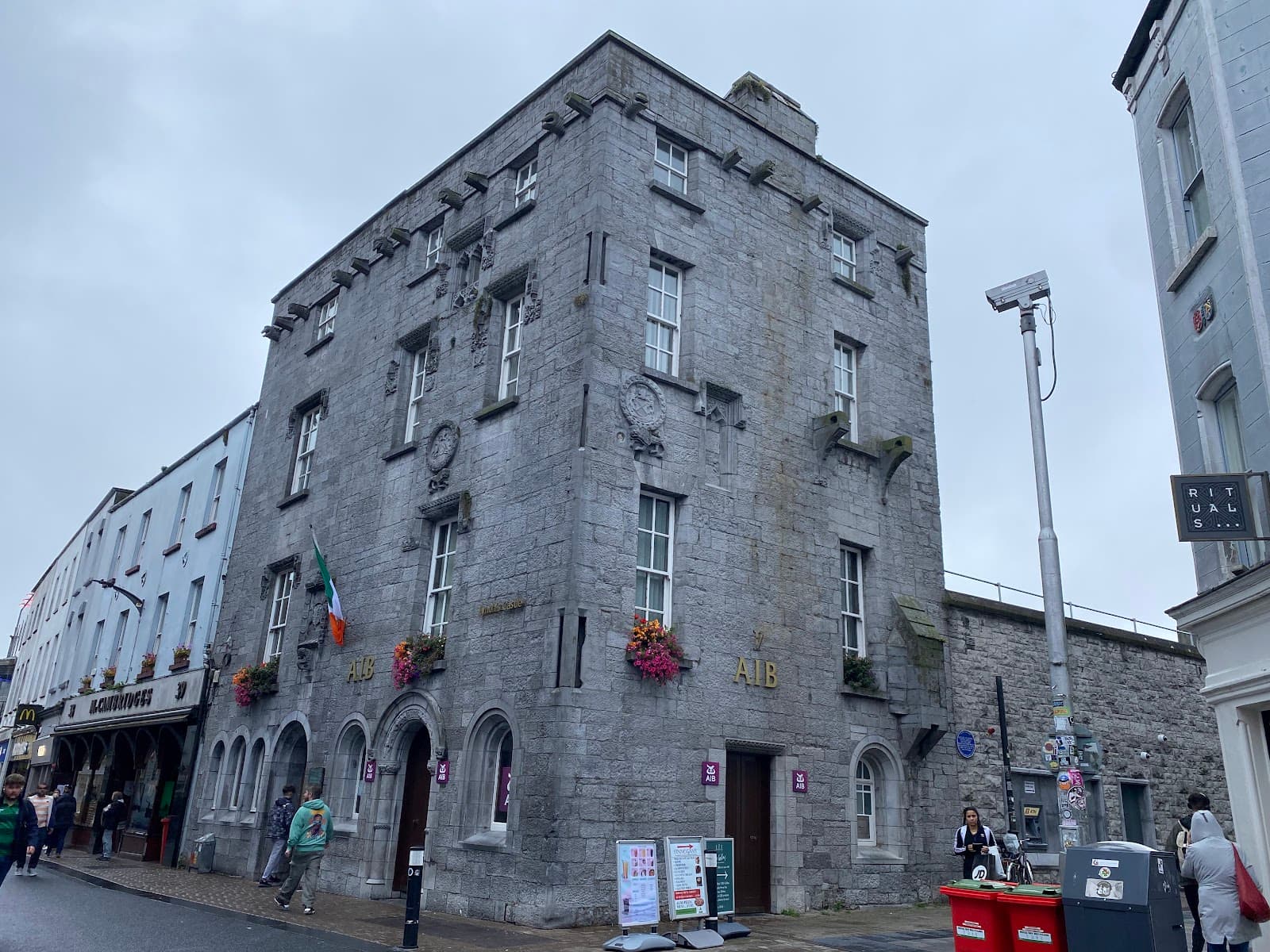 Lynch's Castle Galway - Image 1