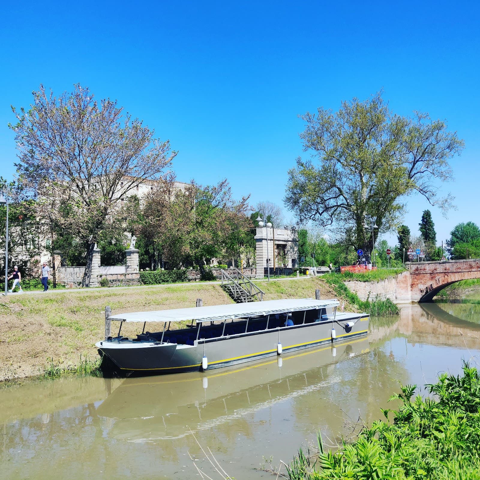 Canale Battaglia waterfront - Image 1