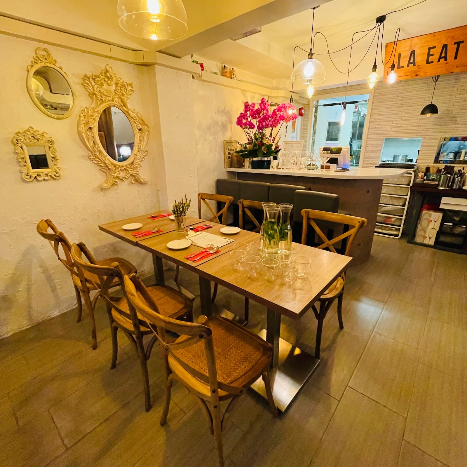 Various Eateries on Cheung Chau - Image 1