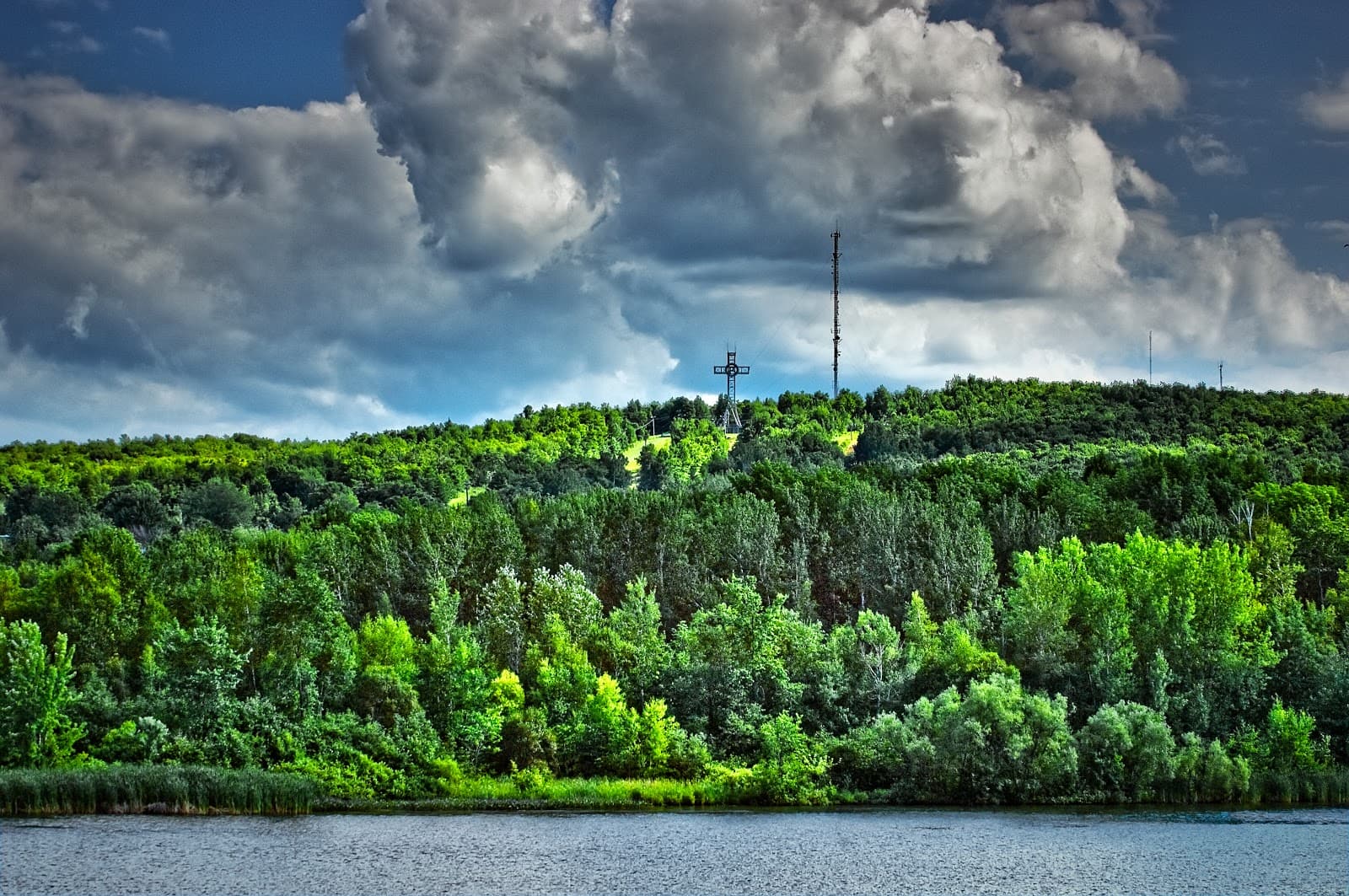 Mont-Bellevue Lookout - Image 1
