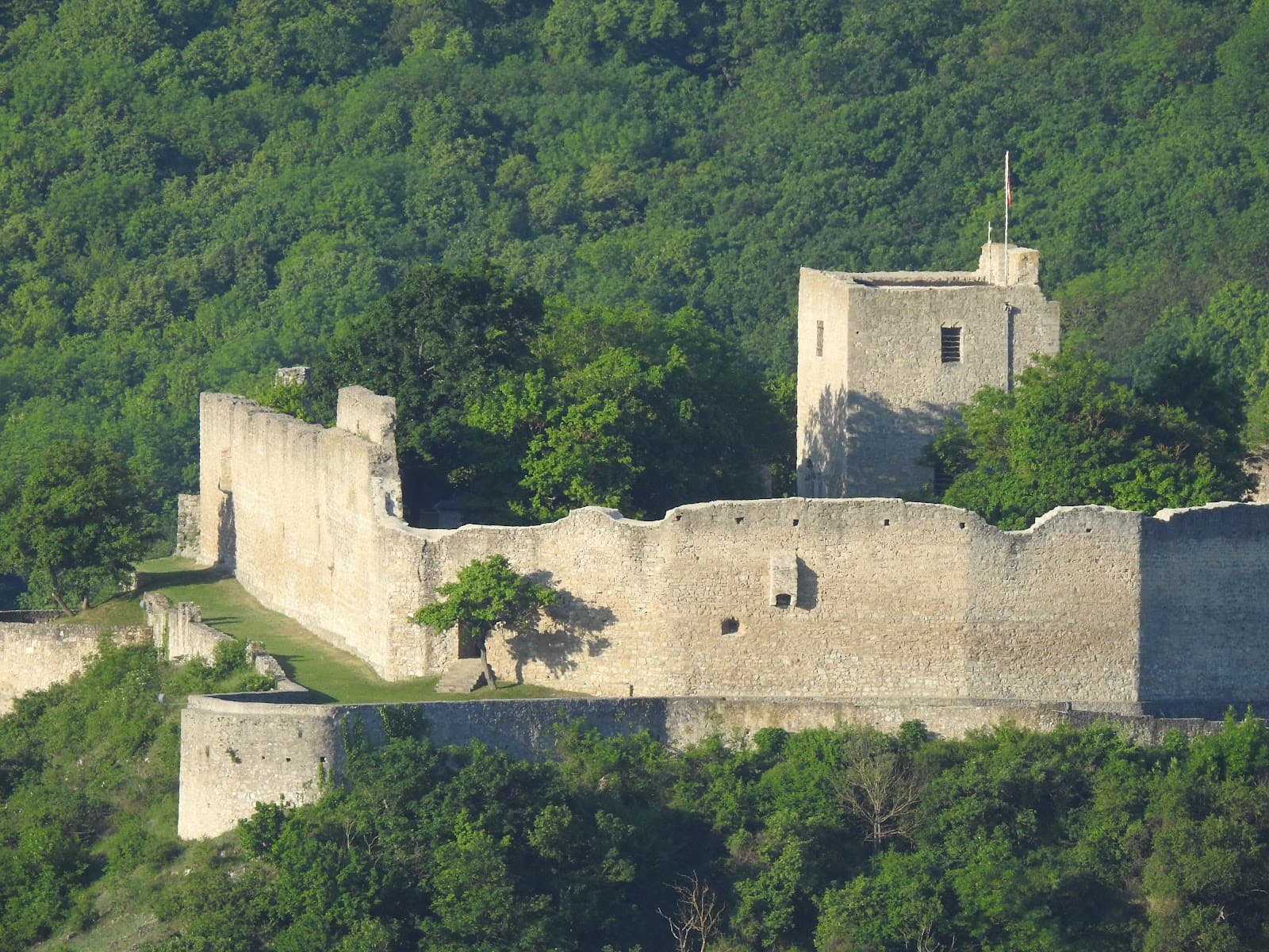 Hainburg Castle - Image 1