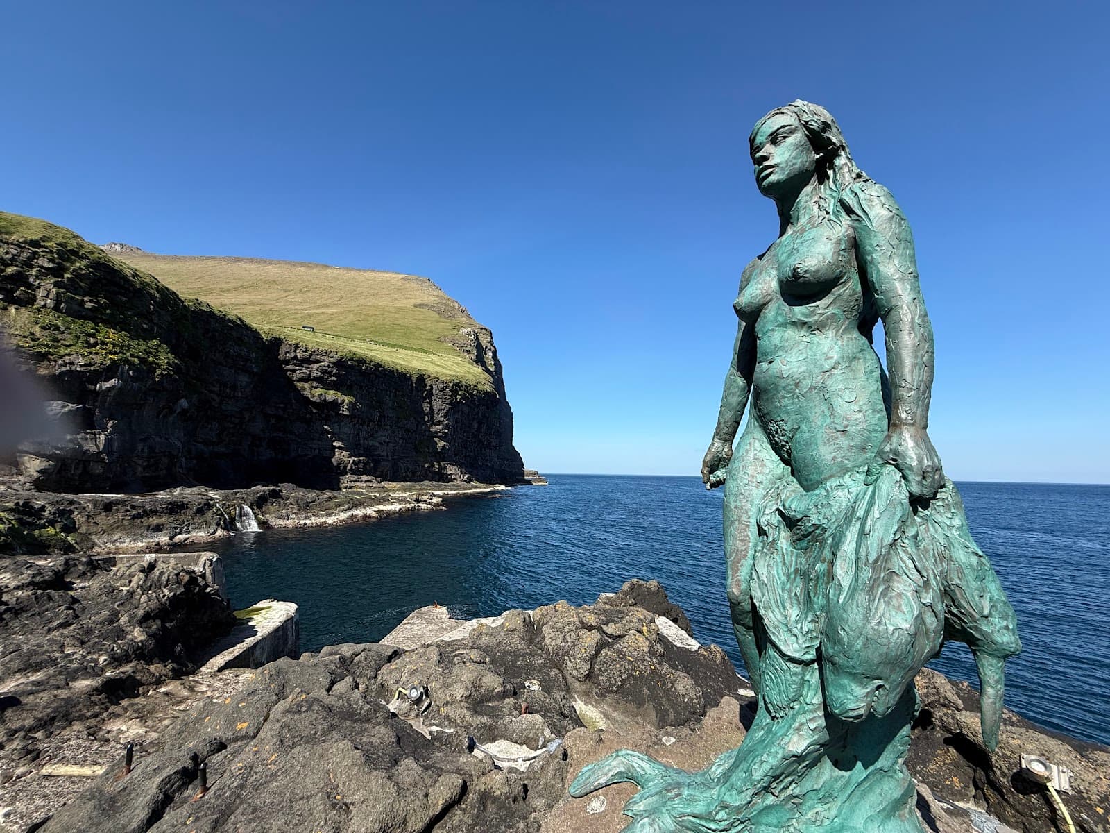 Kópakonan Seal Woman statue - Image 1