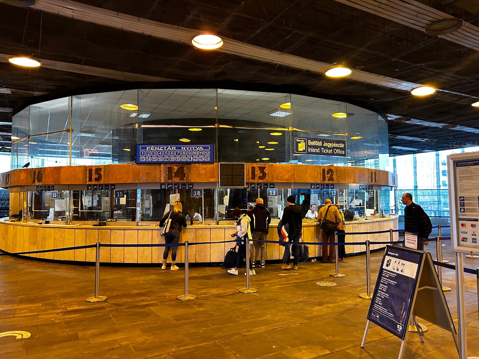 Déli Train Station - Image 1