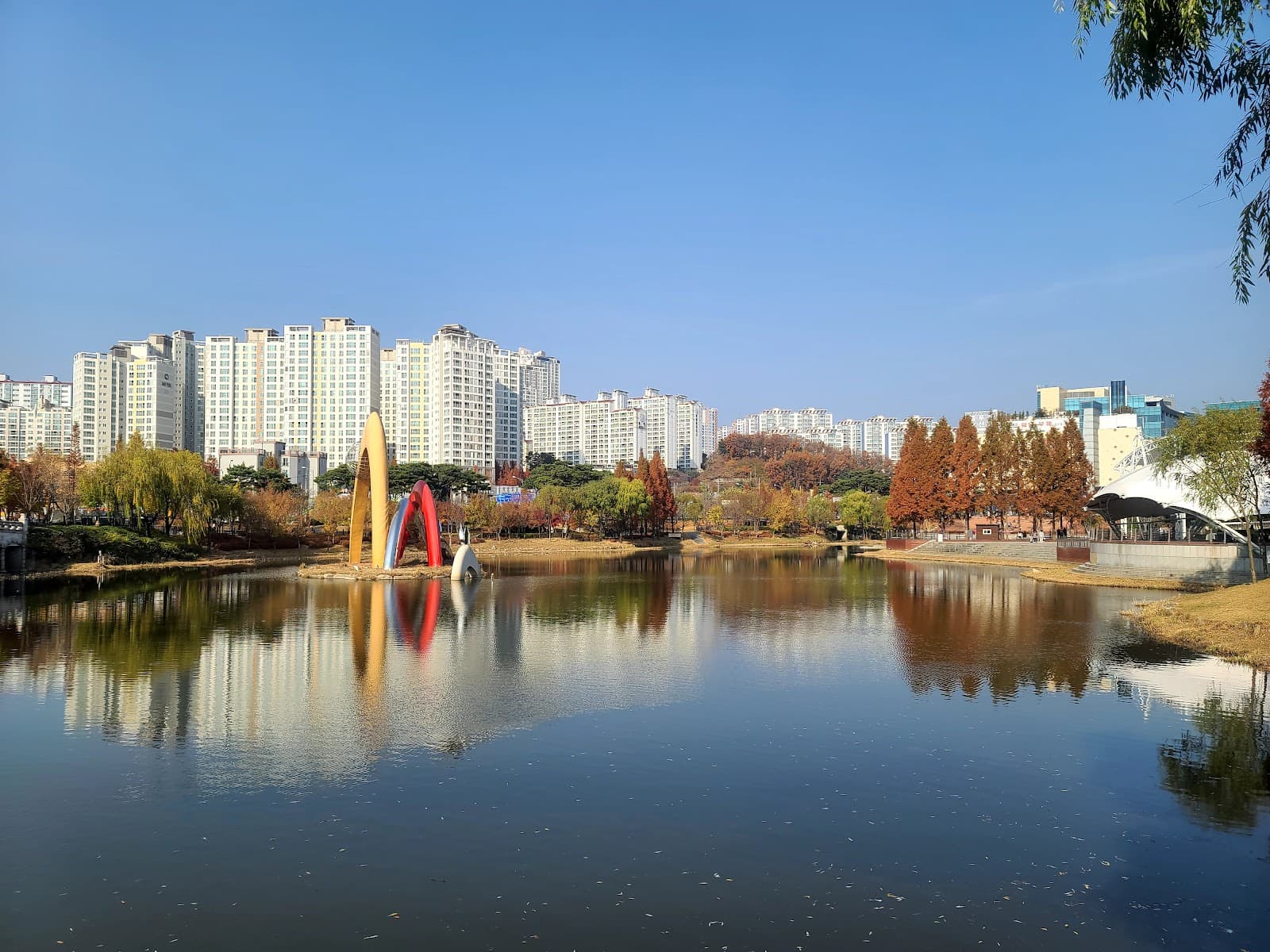 Dongbaek Lake Park - Image 1