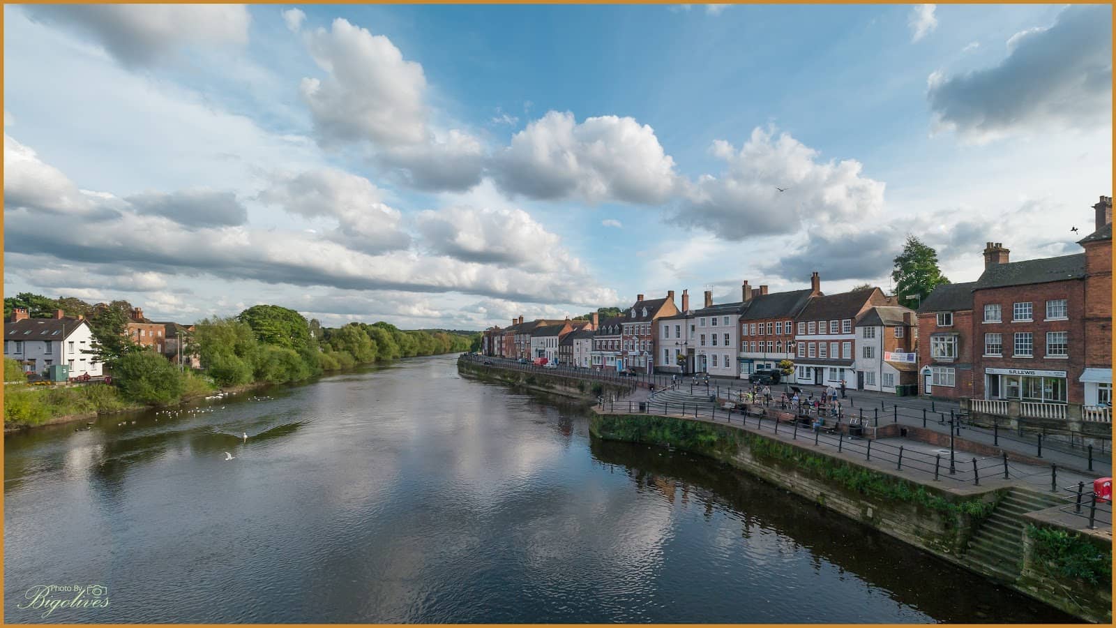 Vibrant Market Atmosphere