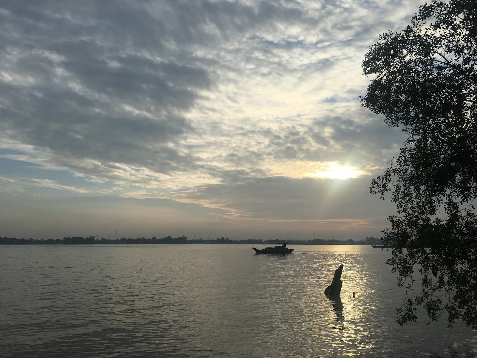 Con Khuong Islet - Image 1