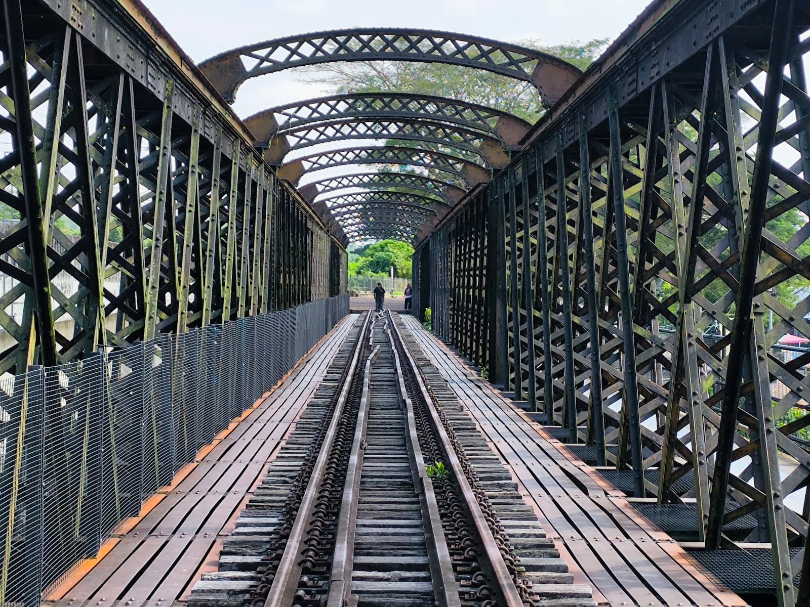 Victoria Bridge, Karai - Image 1