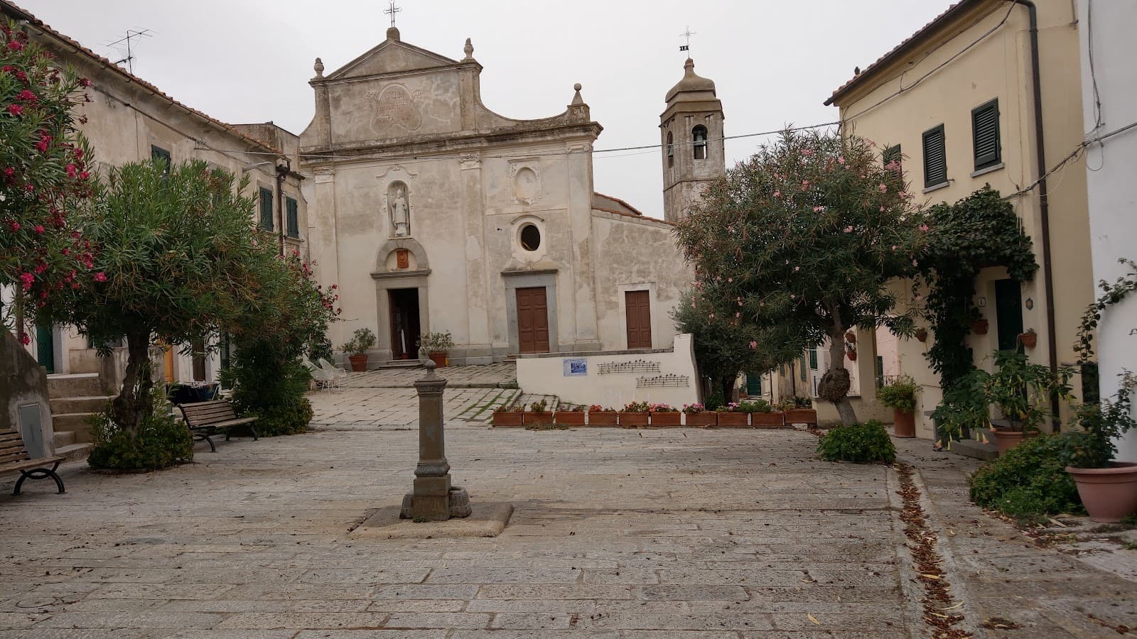 Sant'Ilario in Campo (village) - Image 1