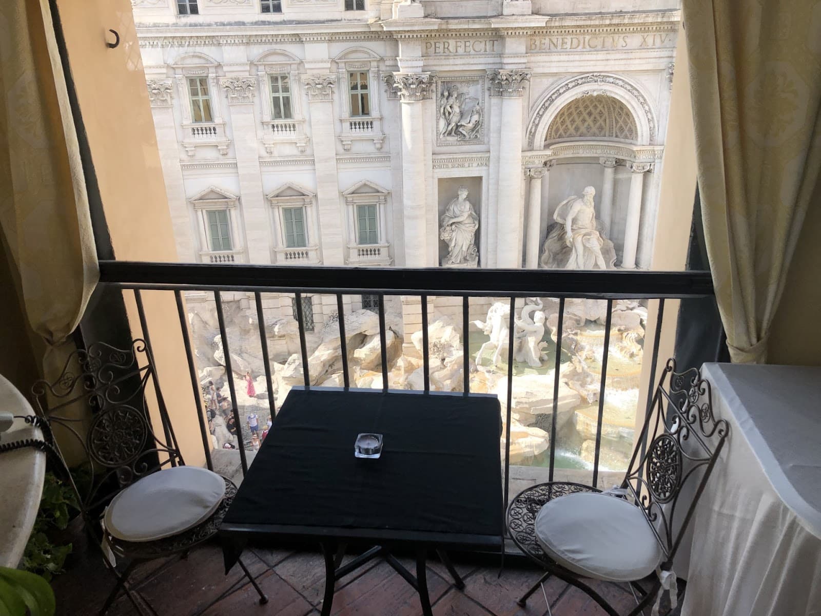 Hotel Fontana Rooftop Bar - Image 1