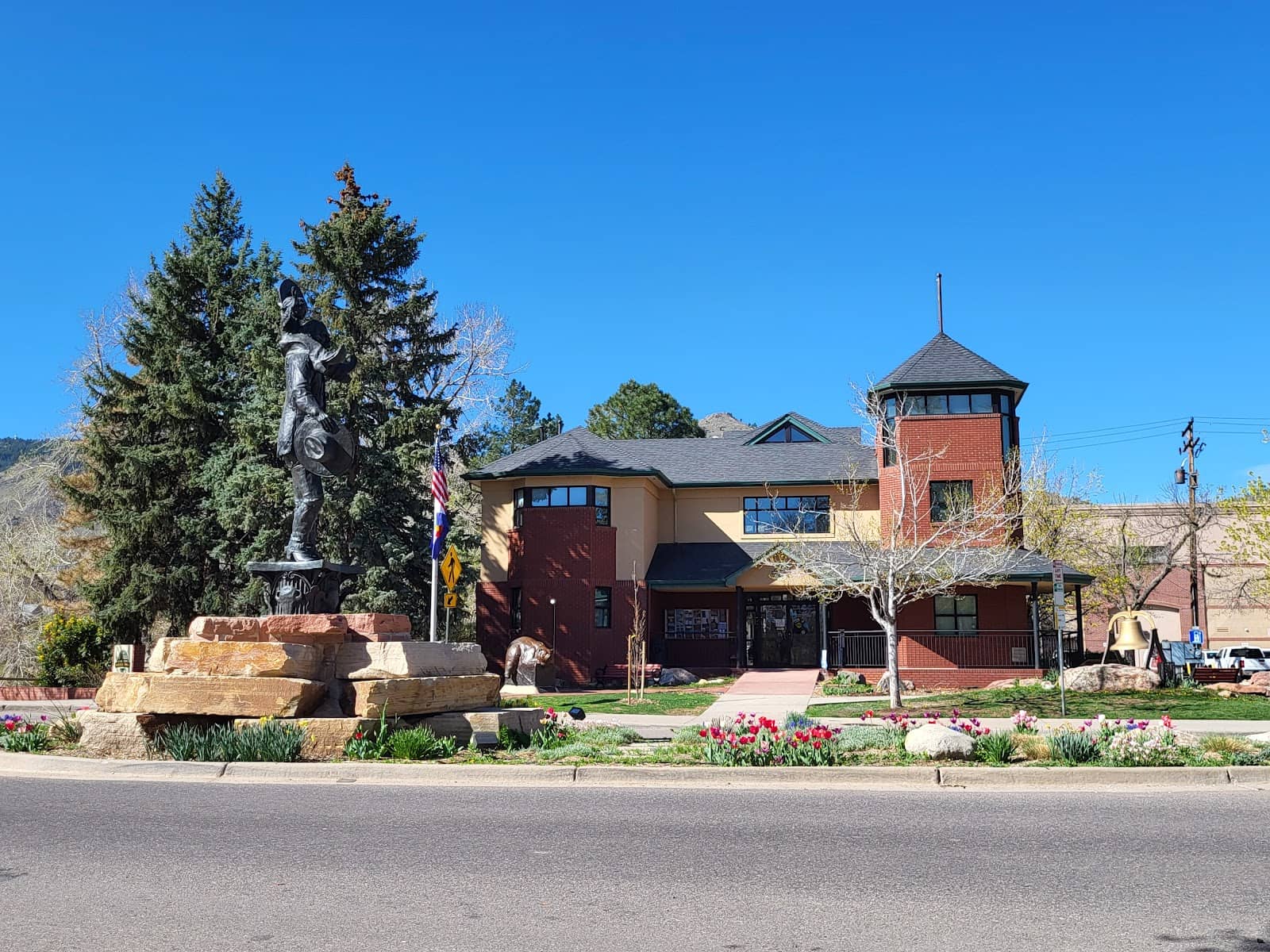 Big Golden Guitar Photo Op