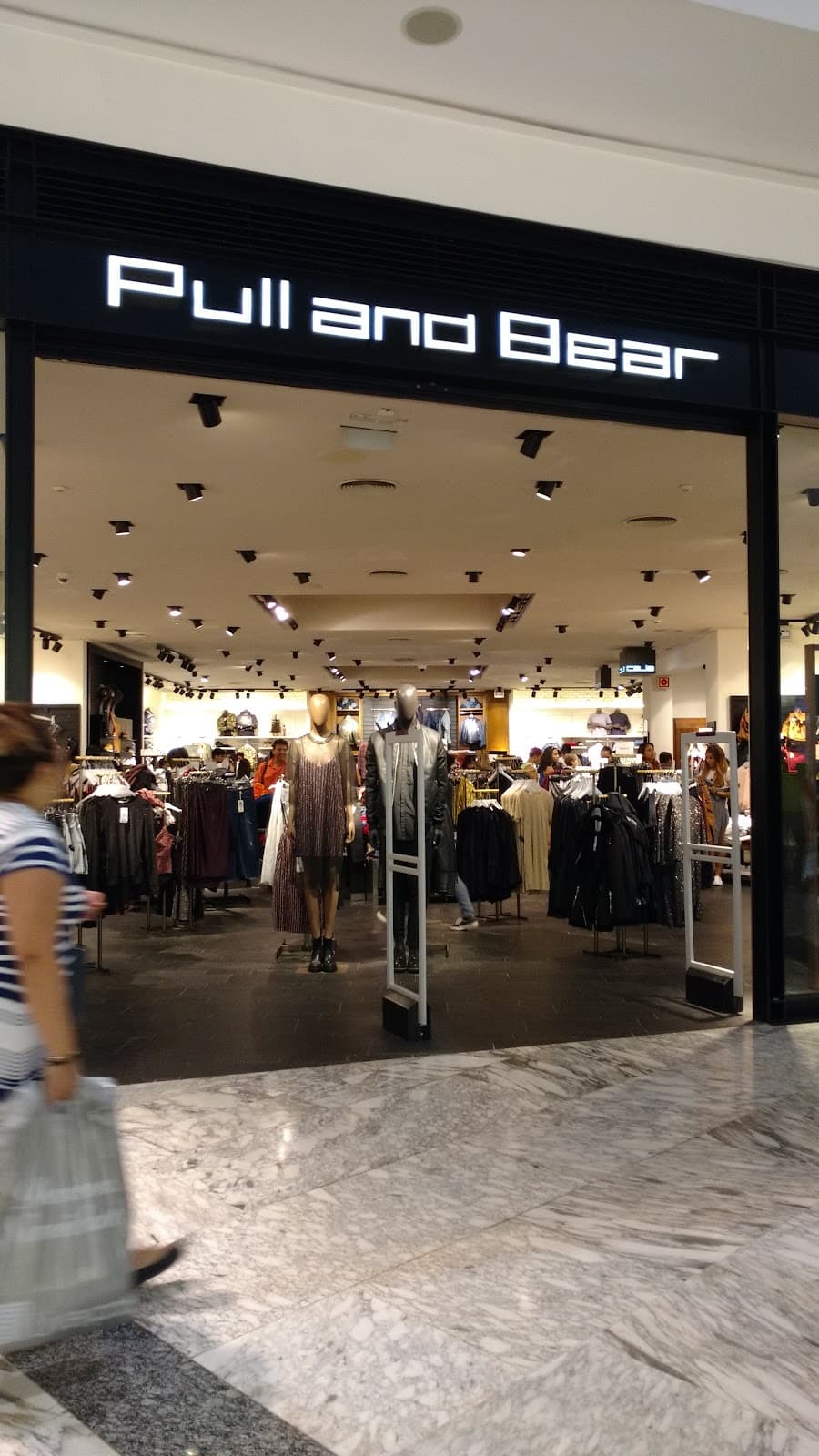 Pull & Bear (La Isla Shopping Village) - Image 1