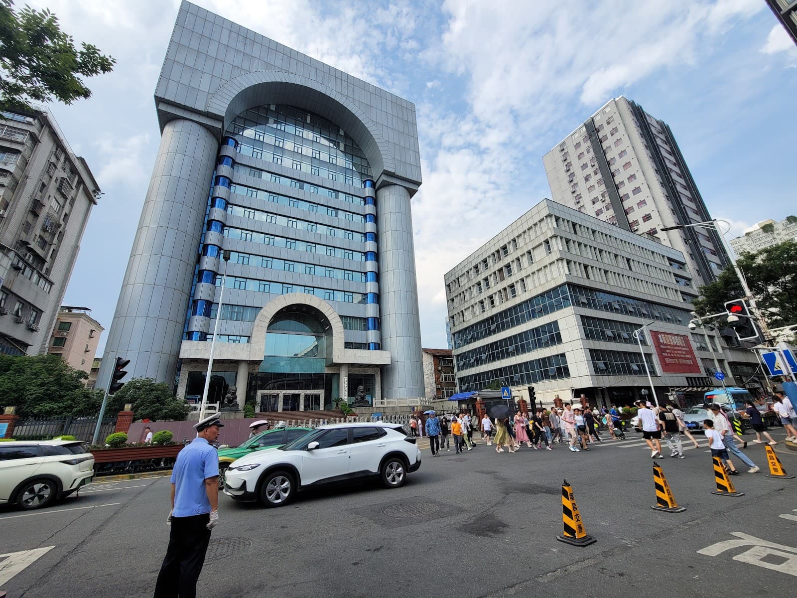 Xihu Old Streets - Image 1