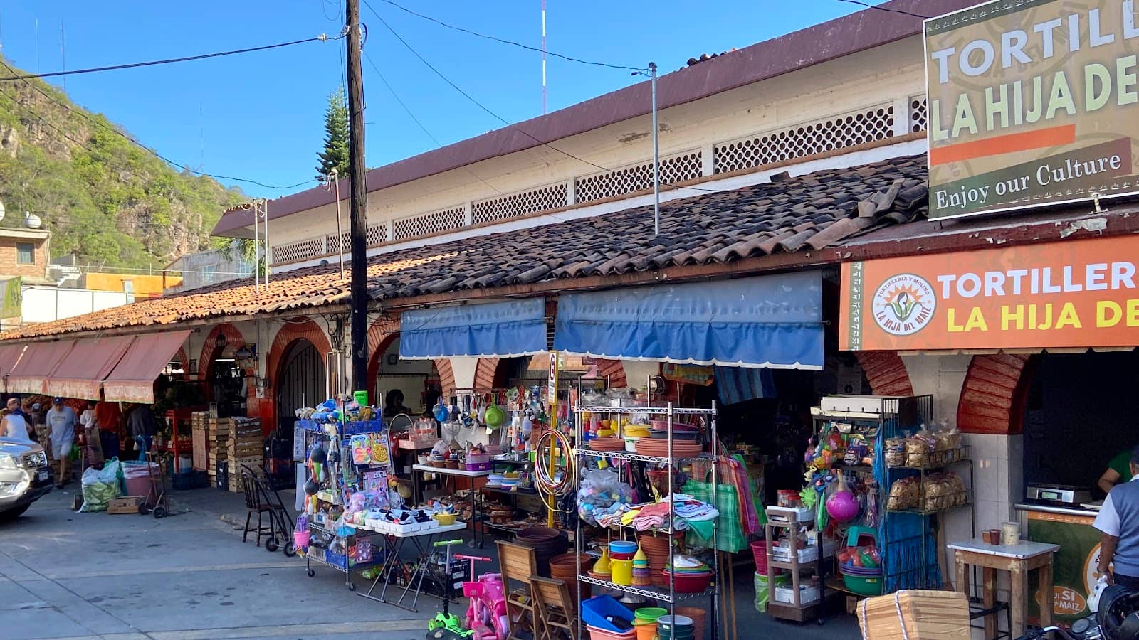 Local Artisans & Household Goods