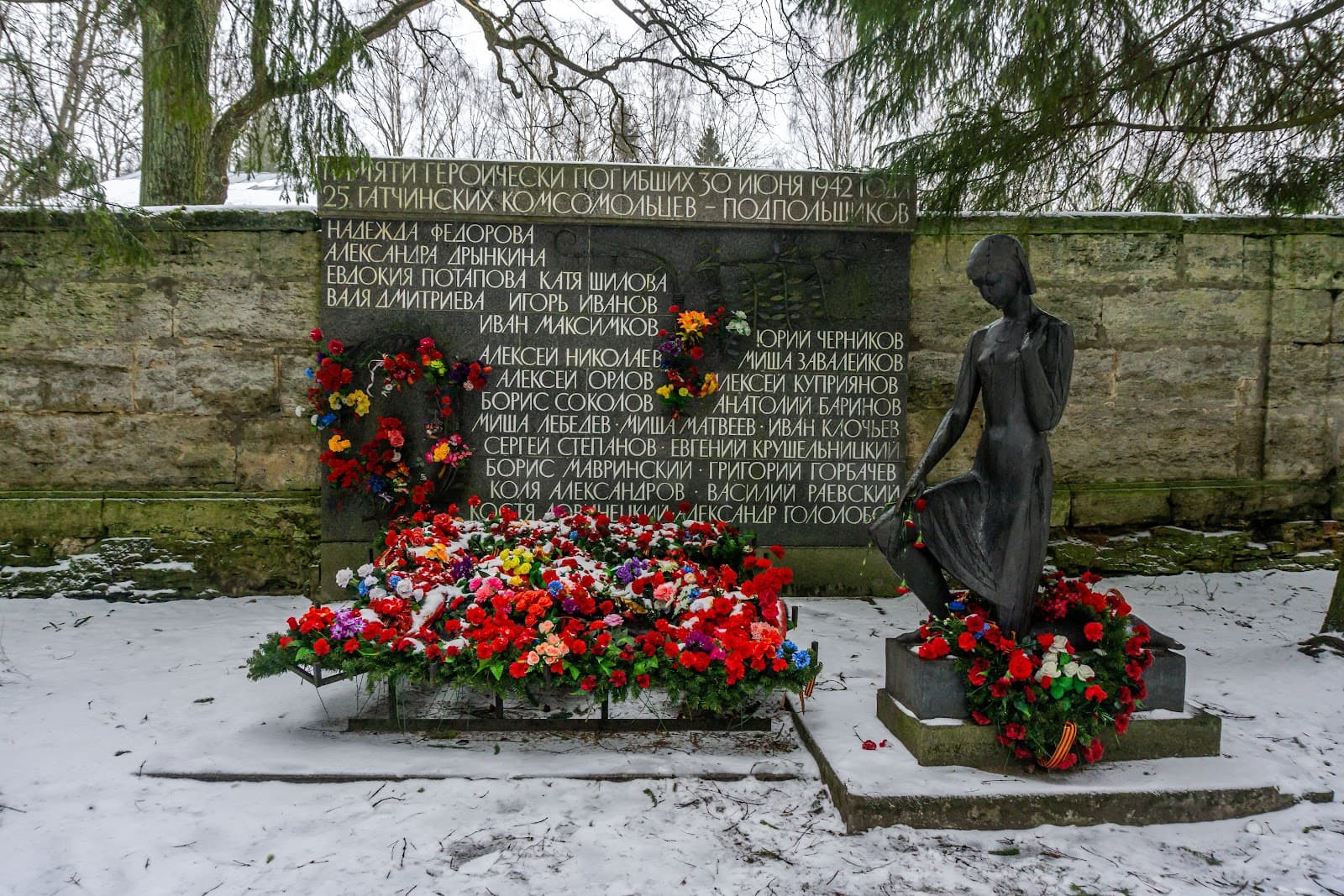 Victory Square Memorial - Image 1