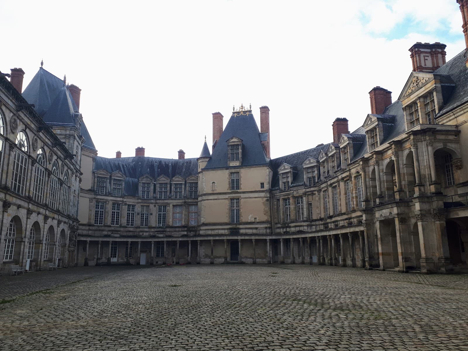 Cour Ovale - Image 1