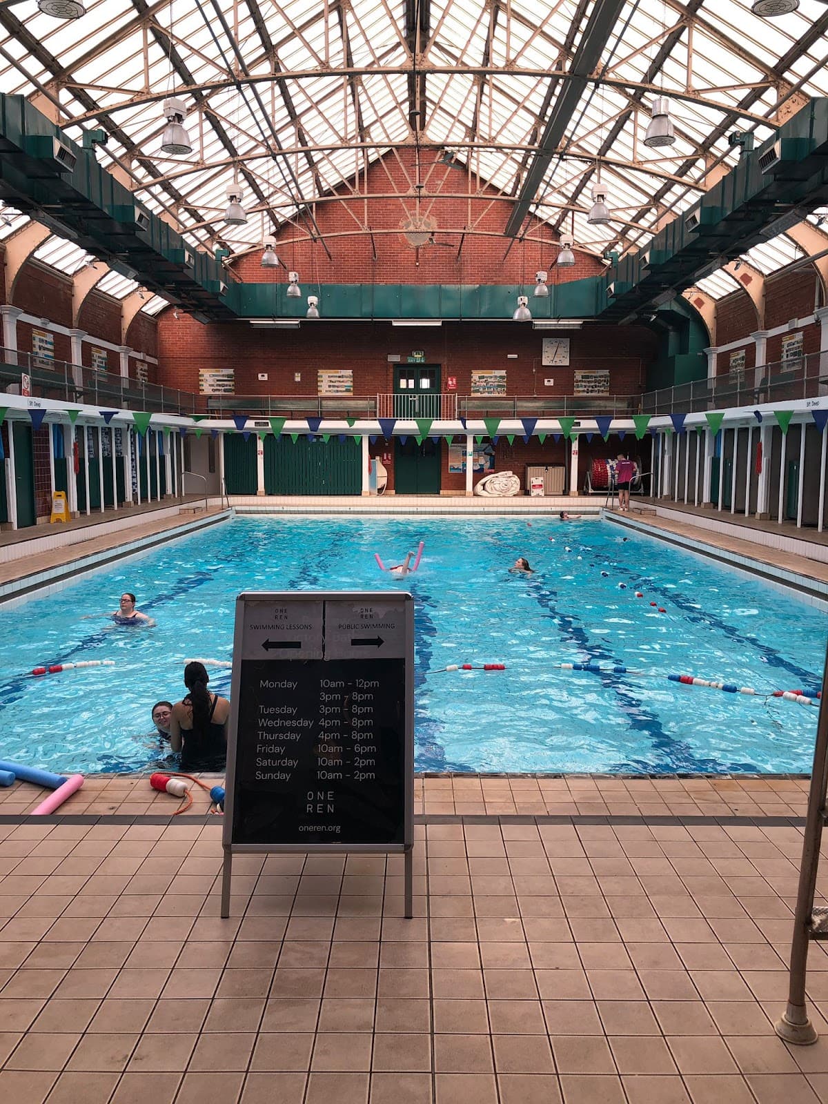 Renfrew Victory Baths - Image 1