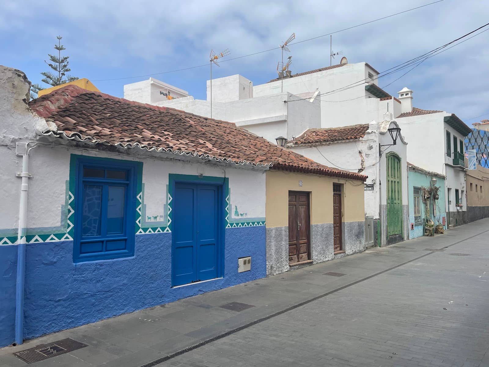 Artisan Shops & Eateries