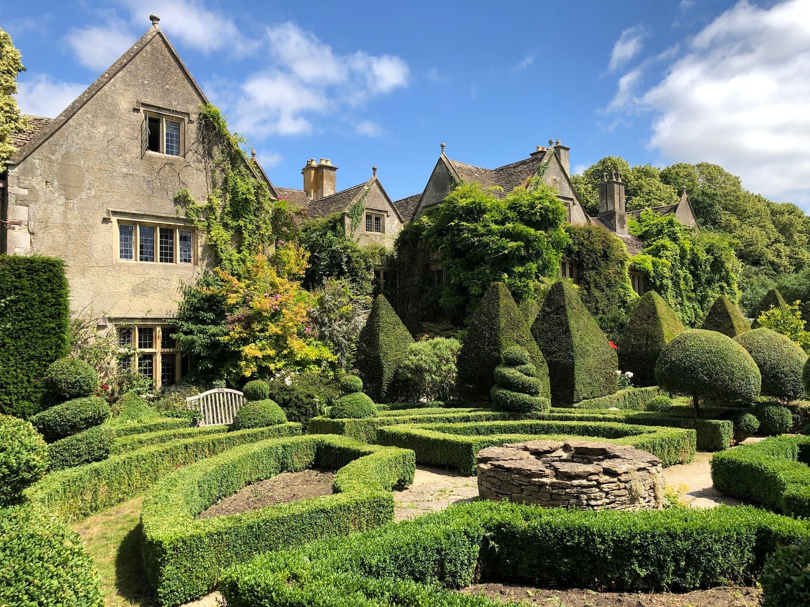 Abbey House Manor Gardens - Image 1