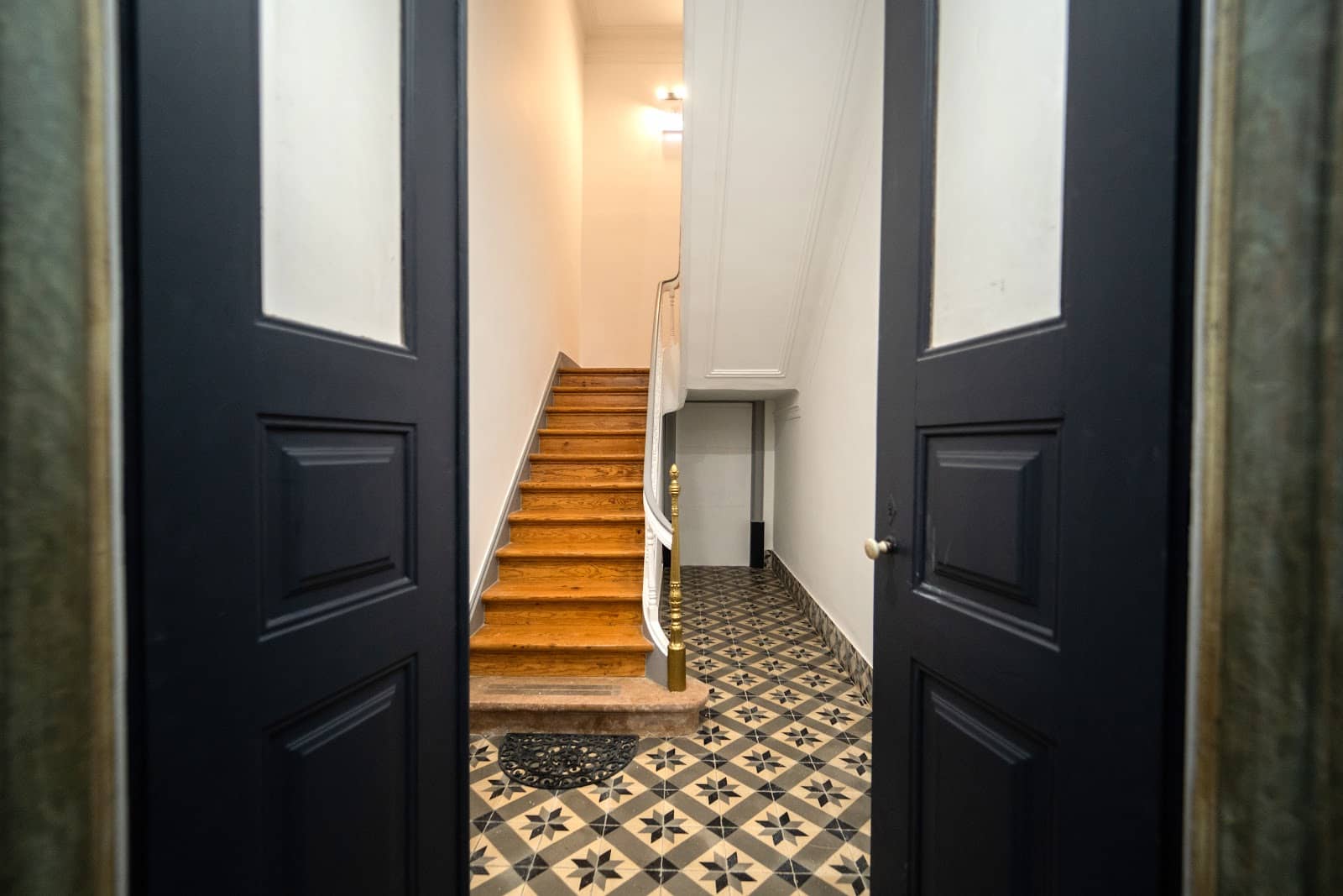 Friendly Local Hosts