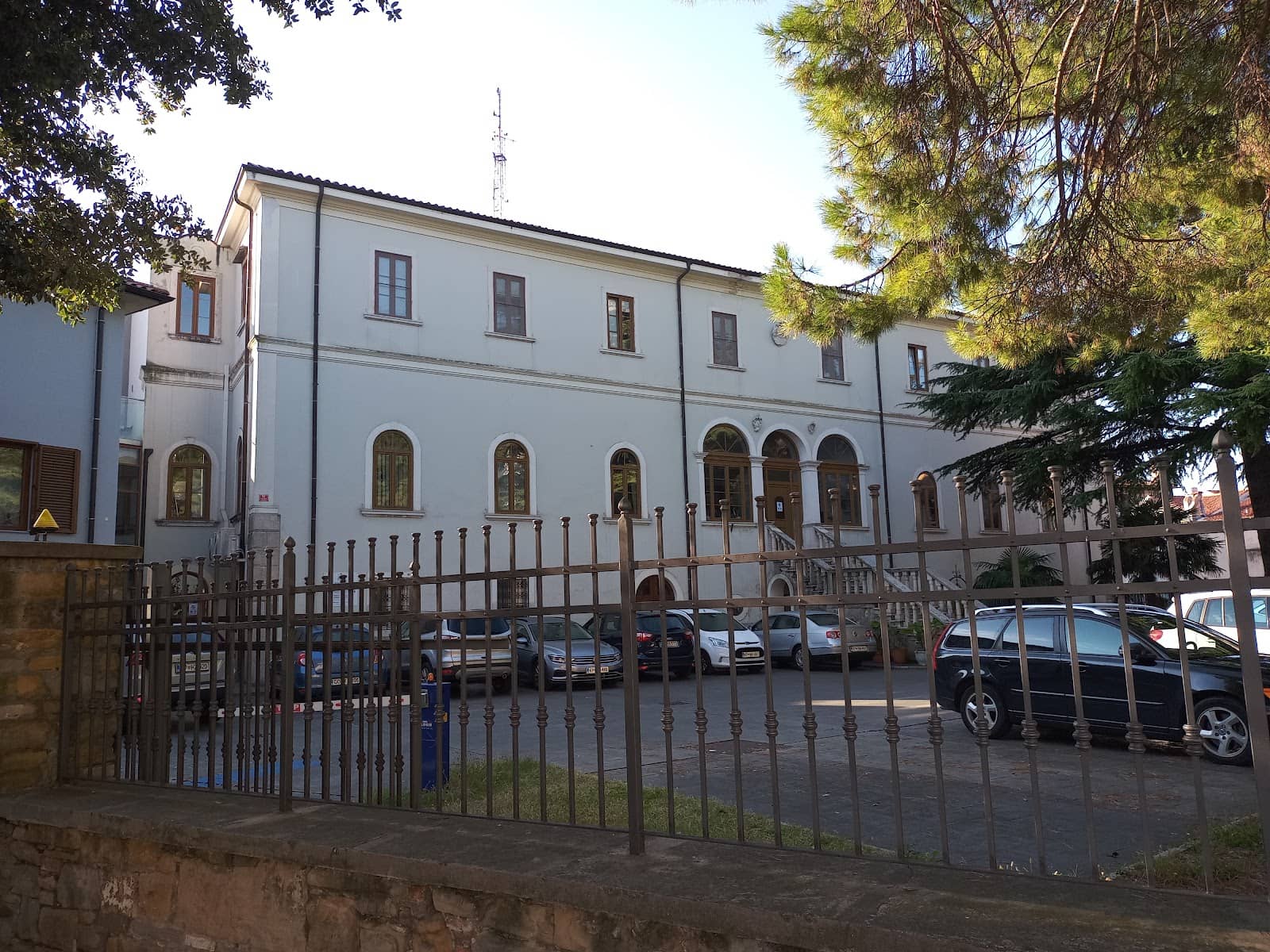 Local Cafes and Bistros